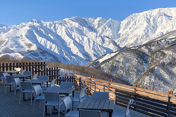 山頂テラス HAKUBA MOUNTAIN HARBORから望む白馬三山